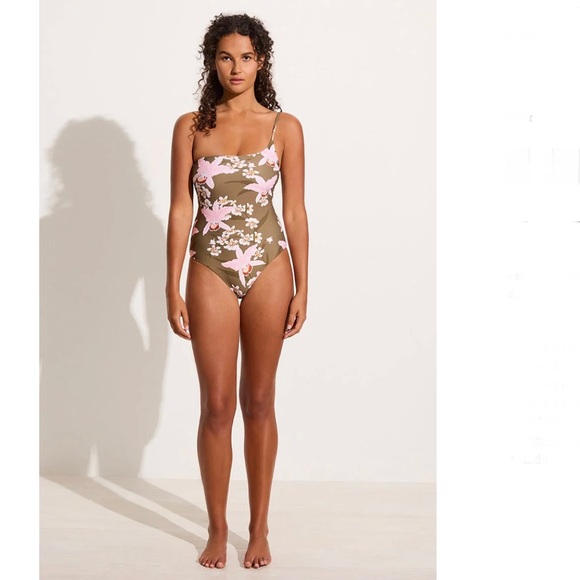 ACACIA Avalon one piece in Hilo - Picture 5 of 8